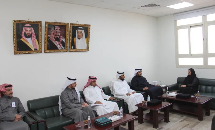 A team of the Archives & Records Center visits the College of Nursing in Hawtat Sudair -  .
