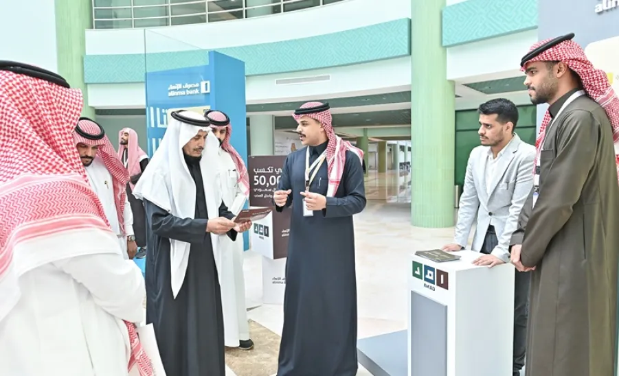 الجامعة بالتعاون مع مصرف الإنماء تطلقان برنامج ( أمد ) - جامعة المجمعة