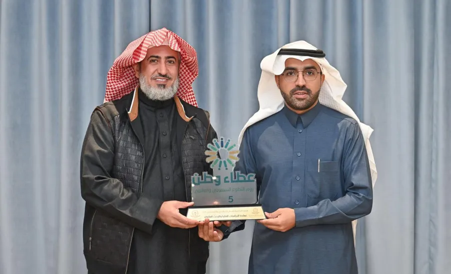The Deanship of Graduate Studies and Scientific Research wins the Shield of Excellence in Voluntary Work for the year 2024 -  gssr