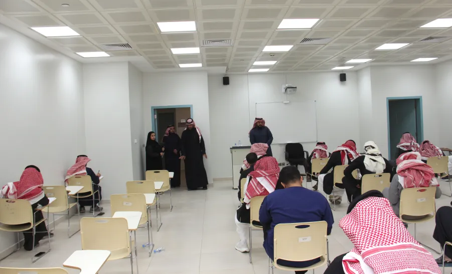 Tours of inspection to examination classrooms  - جولات تفقدية في كلية التمريض لمقرات الاختبارات