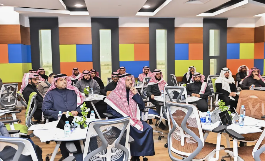إدارة أوقاف الجامعة تقيم ورش عمل للتعريف بأوقاف الجامعة وعوامل نجاحها وبناء التوجيهات الإستراتيجية لها -  جانب من ورشة العمل 
