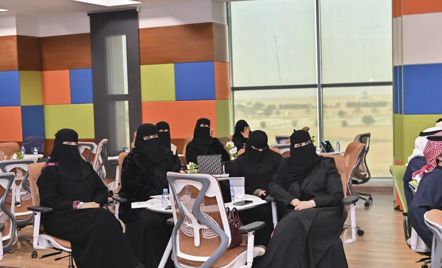 إدارة أوقاف الجامعة تقيم ورش عمل للتعريف بأوقاف الجامعة وعوامل نجاحها وبناء التوجيهات الإستراتيجية لها -  جانب من ورشة العمل 
