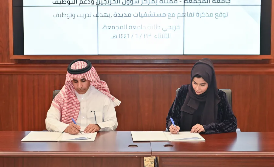 الجامعة توقع اتفاقية تعاون مع مستشفيات مديدة - جانب من توقيع الاتفاقية