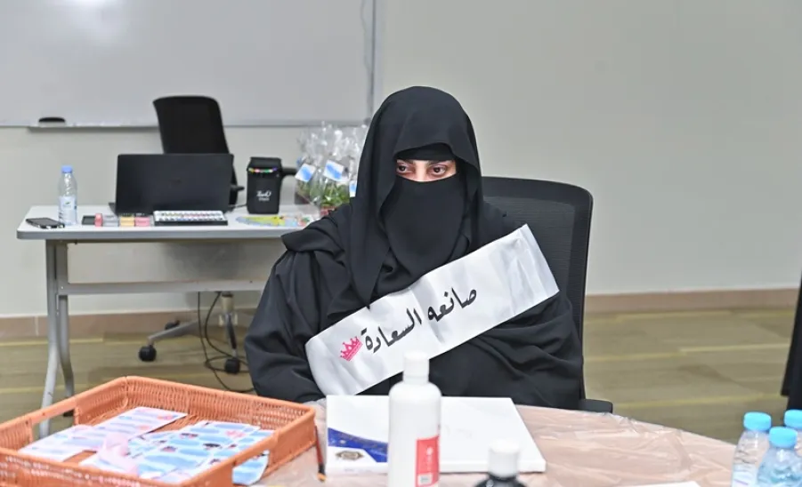 عمادة شؤون الطلاب تستضيف ورشة "ألواننا تعبر عنا" بمناسبة اليوم العالمي للإعاقة  - إحدى المشاركات