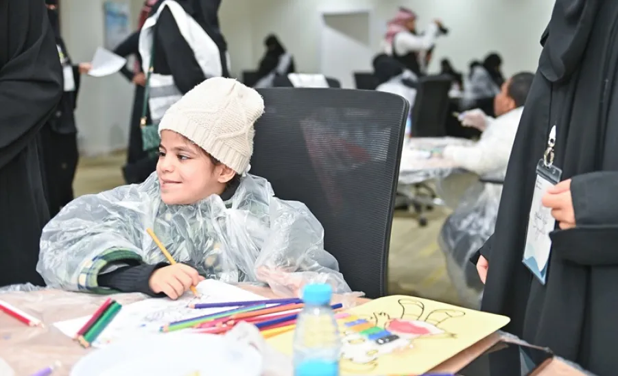 عمادة شؤون الطلاب تستضيف ورشة "ألواننا تعبر عنا" بمناسبة اليوم العالمي للإعاقة  - إحدى المشاركات