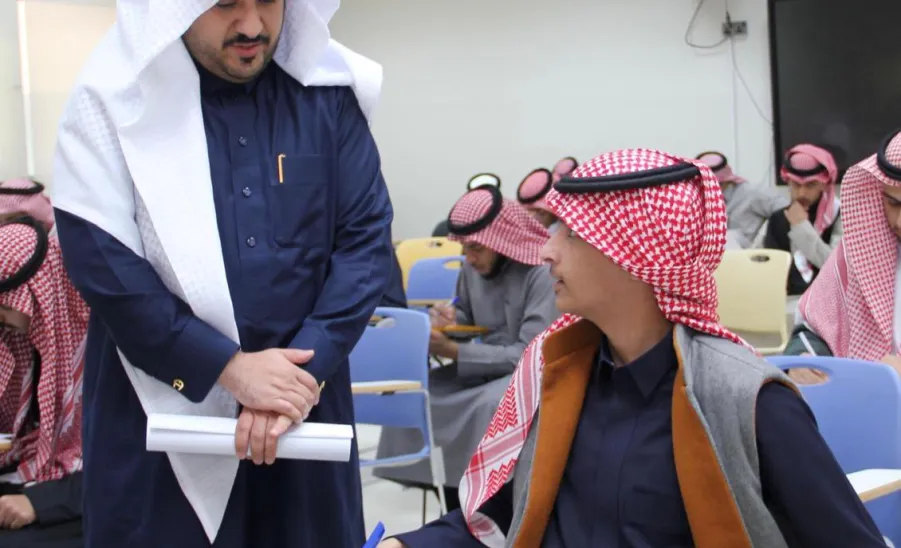 The CEO of the Applied College on a tour of inspection to final exams classrooms  - اختبار 