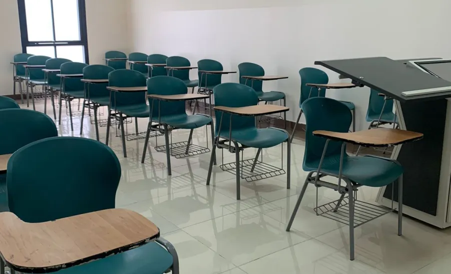 المدراء التنفيذيين بفروع الكلية التطبيقية في جولات تفقدية لقاعات الاختبارات النهائية للفصل الدراسي الأول من العام 1446 هـ - الاختبارات 