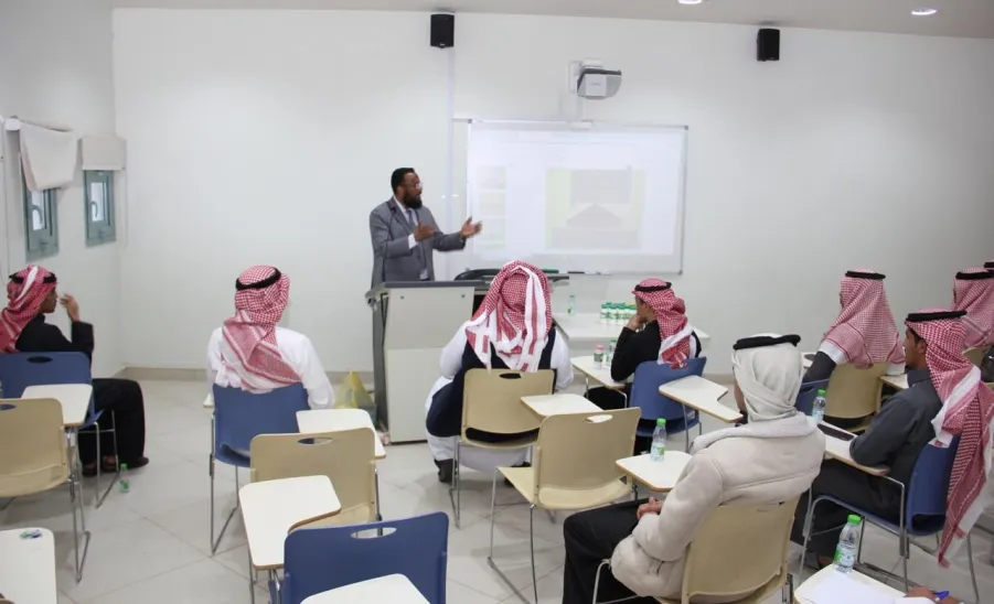الكلية تُقيم دورة تدريبية حول "اكتشاف الذات وإدارتها" - دورة 