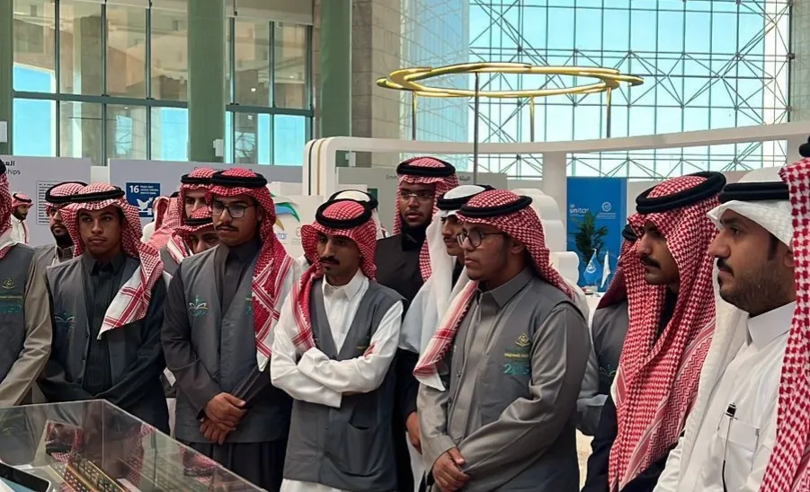 The College students visit the exhibition of the CIFAL Global networks of sustainable development -  معرض
