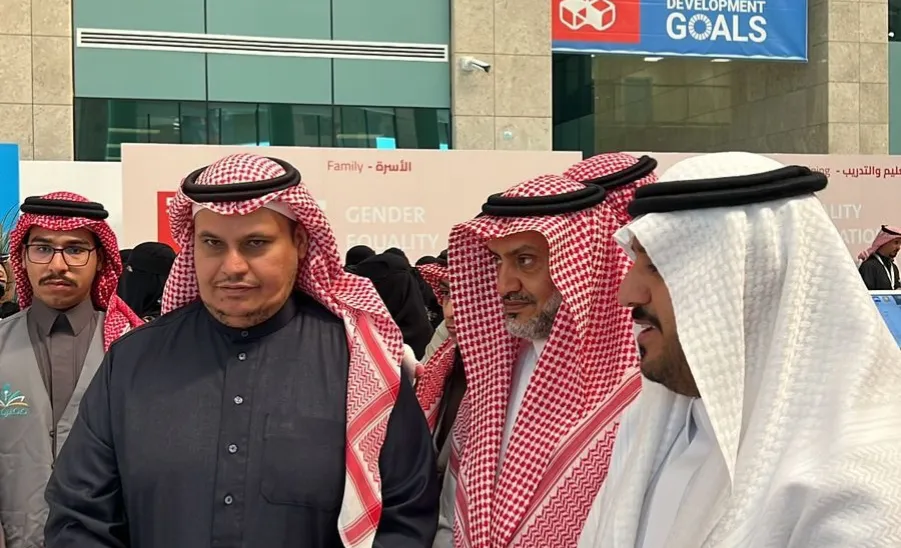 The College students visit the exhibition of the CIFAL Global networks of sustainable development -  معرض