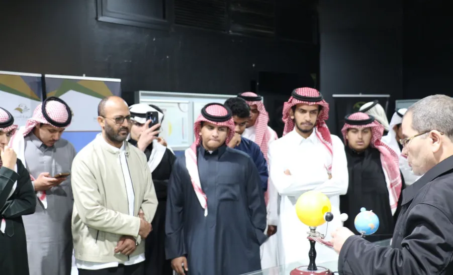 The students visit the university's astronomical observatory - زيارة