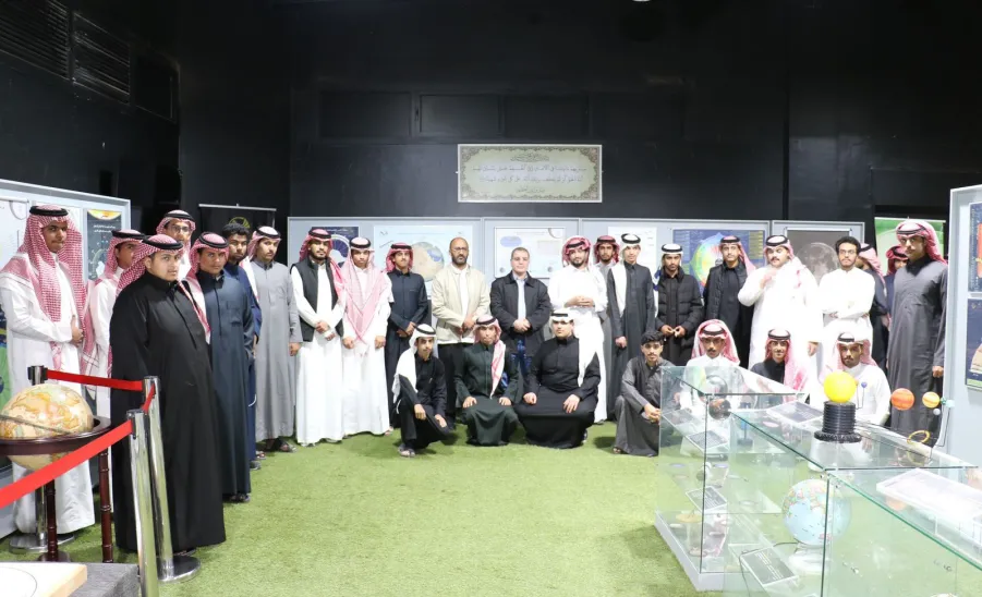 The students visit the university's astronomical observatory - زيارة 