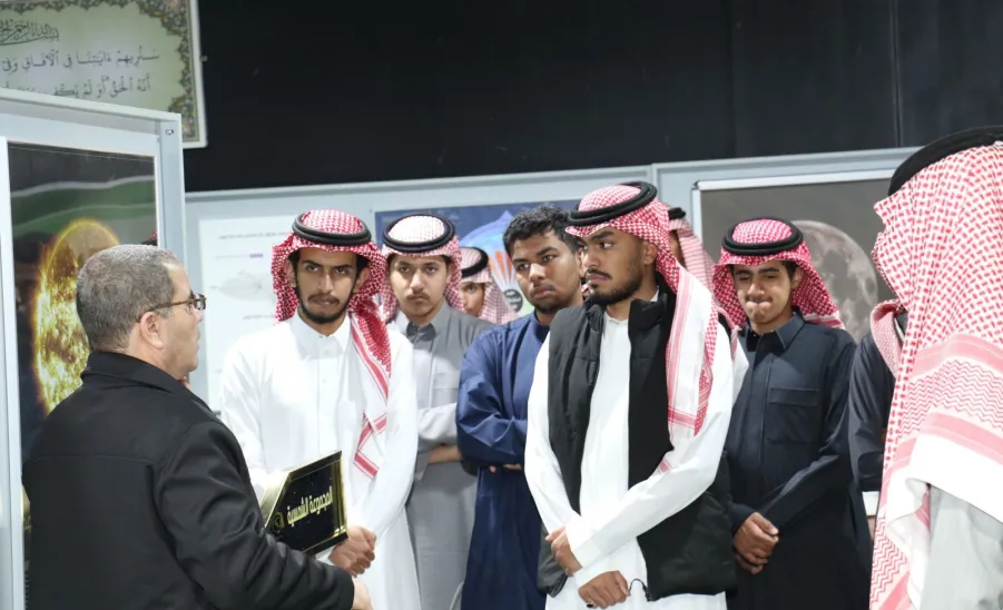 The students visit the university's astronomical observatory - زيارة