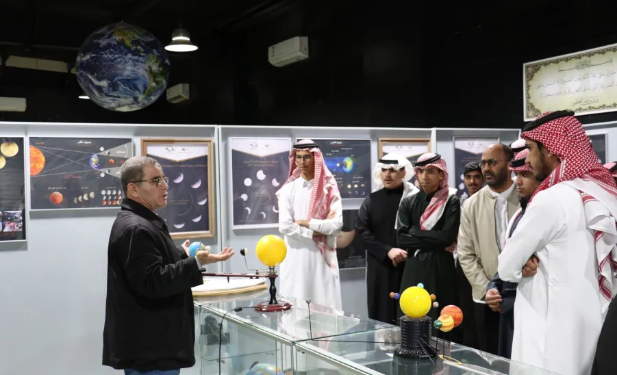 The students visit the university's astronomical observatory - زيارة 
