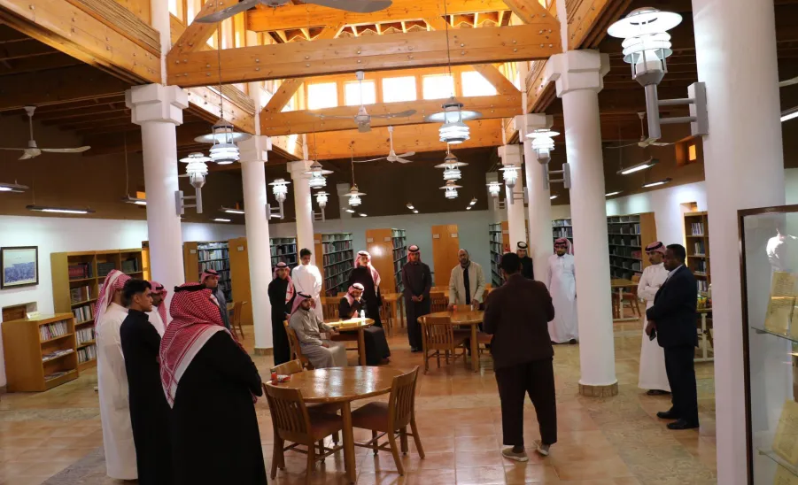 The College students visit Abdulrahman Al-Sudairy Cultural Center in Ghat -  زيارة