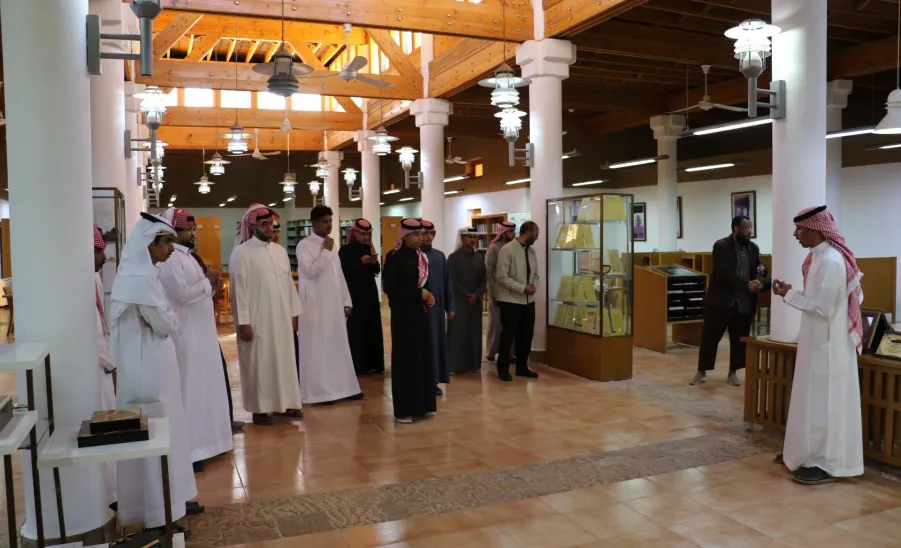 The College students visit Abdulrahman Al-Sudairy Cultural Center in Ghat -  زيارة