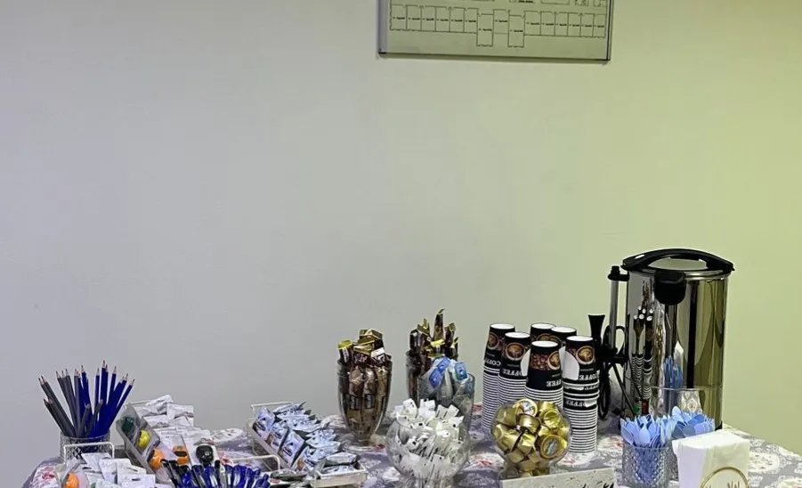 Students of the "Professionals" Club and the Student Advisory Council holds an initiative during examination period  -  مبادرة