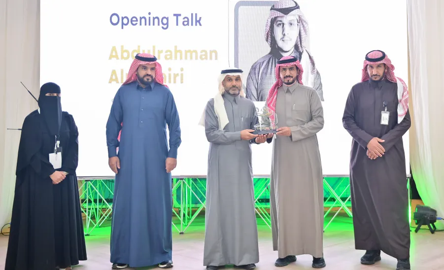 كلية التمريض تُكرم الإدارة العامة للمشروعات والتشغيل والصيانة - صورة