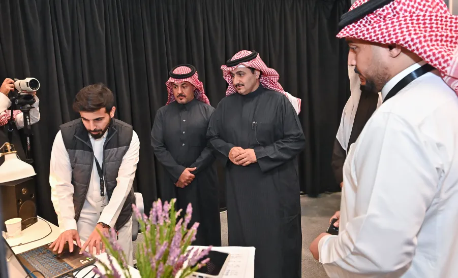 الملتقى الإعلامي لتعزيز المهارات الإعلامية  -  رئيس جامعة المجمعة 