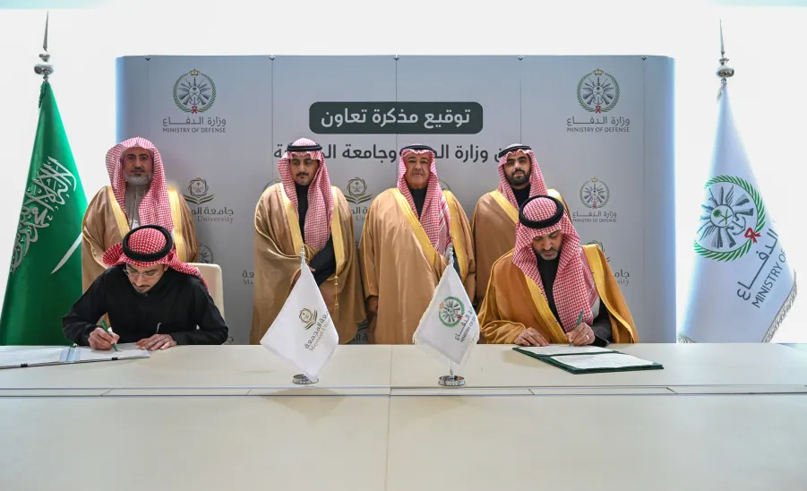 الجامعة توقع مذكرة تعاون وبرنامجين تنفيذيين مع وزارة الدفاع -  الجامعة توقع مذكرة تعاون وبرنامجين تنفيذيين مع وزارة الدفاع