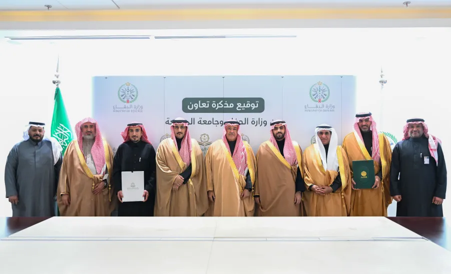 الجامعة توقع مذكرة تعاون وبرنامجين تنفيذيين مع وزارة الدفاع -  الجامعة توقع مذكرة تعاون وبرنامجين تنفيذيين مع وزارة الدفاع