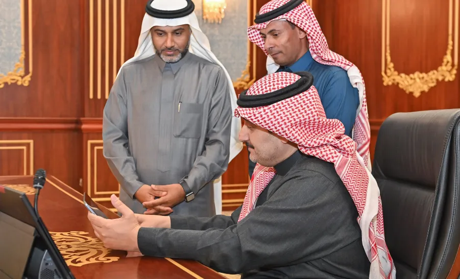 رئيس الجامعة يدشن نظام الملف الأكاديمي بوكالة الجامعة للدراسات العليا والبحث العلمي -  تدشين الملف الاكاديمي