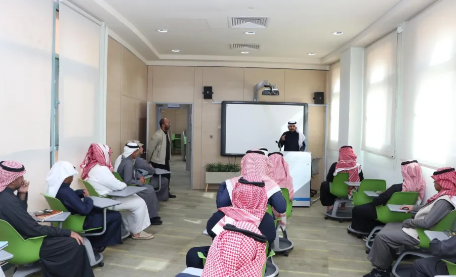 The Student Affairs Unit at Applied College organizes a student visit to the Central Library -  زيارة