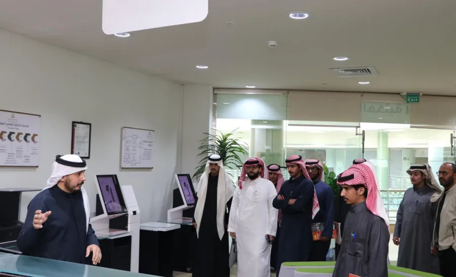 The Student Affairs Unit at Applied College organizes a student visit to the Central Library -  زيارة