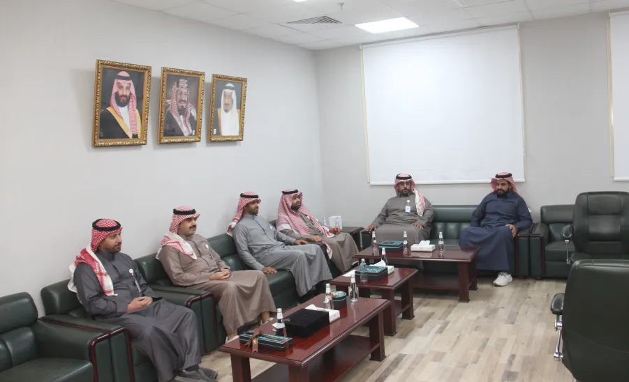 عميدة كلية التمريض تكرم موظفي وكالة الكلية للشؤون التعليمية والتطوير -  عميد كلية التمريض تكرم موظفي وكالة الكلية للشؤون التعليمية والتطوير
