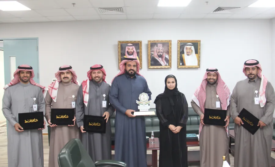 عميدة كلية التمريض تكرم موظفي وكالة الكلية للشؤون التعليمية والتطوير -  عميد كلية التمريض تكرم موظفي وكالة الكلية للشؤون التعليمية والتطوير