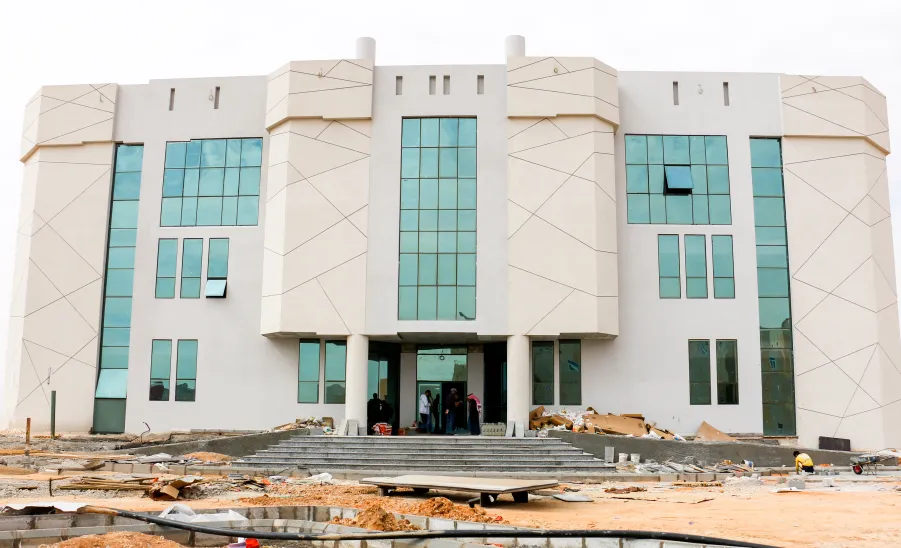 The General Administration of Projects, Operations and Maintenance works on the final stage of CIFAL building  -  صورة