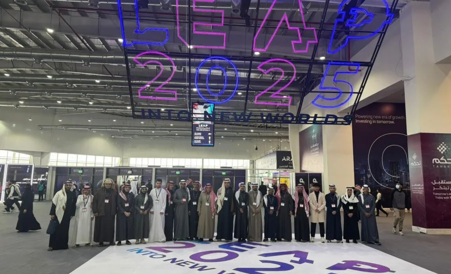 عمادة شؤون الطلاب تنظم زيارة طلابية إلى معرض ومؤتمر ليب 2025 م - 2