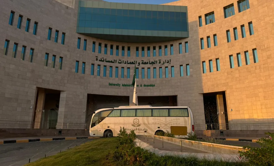 الإدارة العامة للخدمات تقدم خدمات التنقل لمنسوبي ومنسوبات الجامعة لحضور فعاليات الملتقى السنوي الثاني  - 1