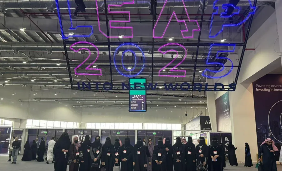 عمادة شؤون الطلاب تنظم زيارة طلابية إلى معرض ومؤتمر ليب 2025 م - 1
