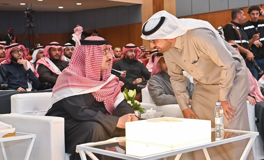 رئيس الجامعة يدشن منصة الرسائل العلمية لطلبة الدراسات العليا - تدشين منصة الرسائل العلمية