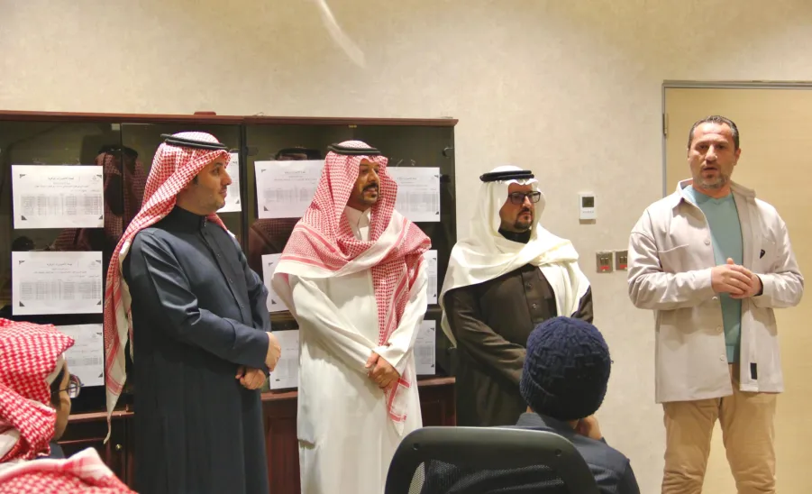 الكلية التطبيقية تستقبل طلاب ثانوية مجمع التويجري ضمن برنامج "مشينا" للرحلات الميدانية الثقافية - طلاب