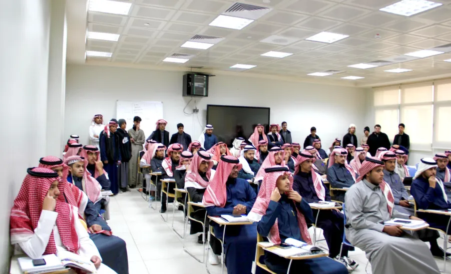 الكلية التطبيقية تستقبل طلاب ثانوية مجمع التويجري ضمن برنامج "مشينا" للرحلات الميدانية الثقافية - طلاب