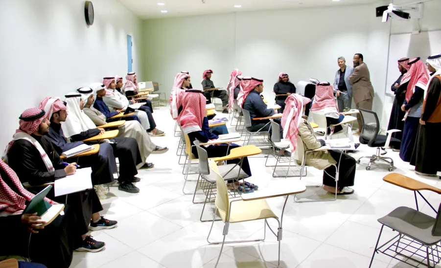 طلاب نادي " محترفون " والمجلس الاستشاري الطلابي يلتقون بالطلبة المستجدين لتعريفهم بأنشطة الكلية التطبيقية -  لقاء