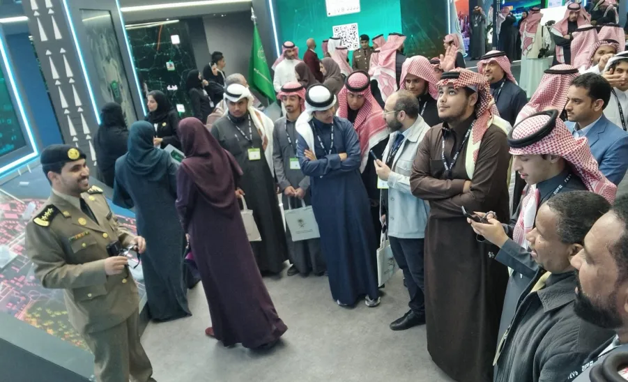 The College of Applied College organizes a student visit to the LEAP 2025 conference  -  زيارة 