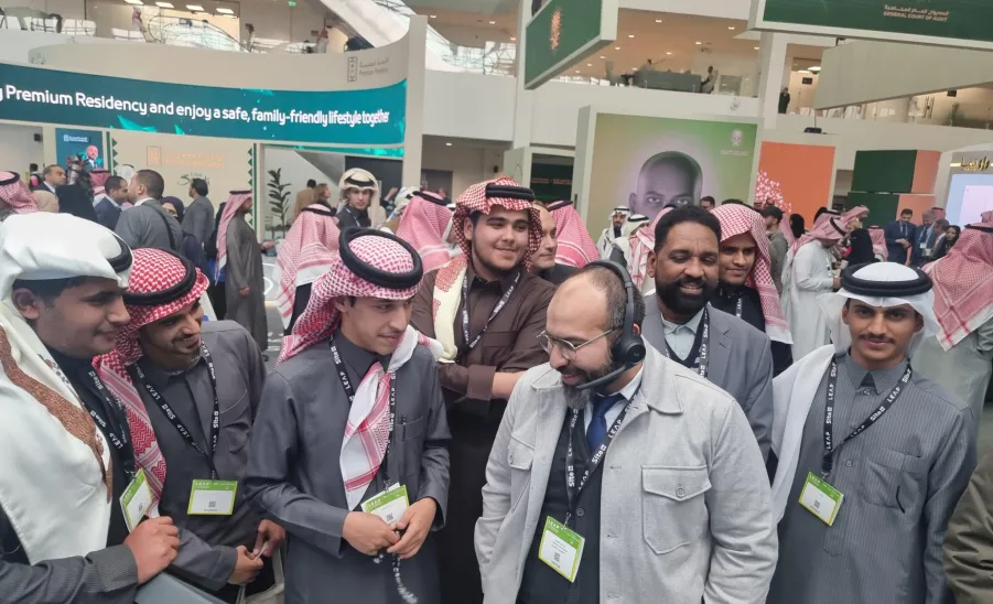 The College of Applied College organizes a student visit to the LEAP 2025 conference  -  زيارة 