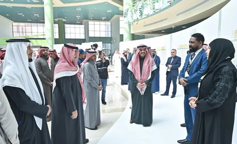 MU Rector visits the Applied College’s booth in the Annual Research Forum - زياره 