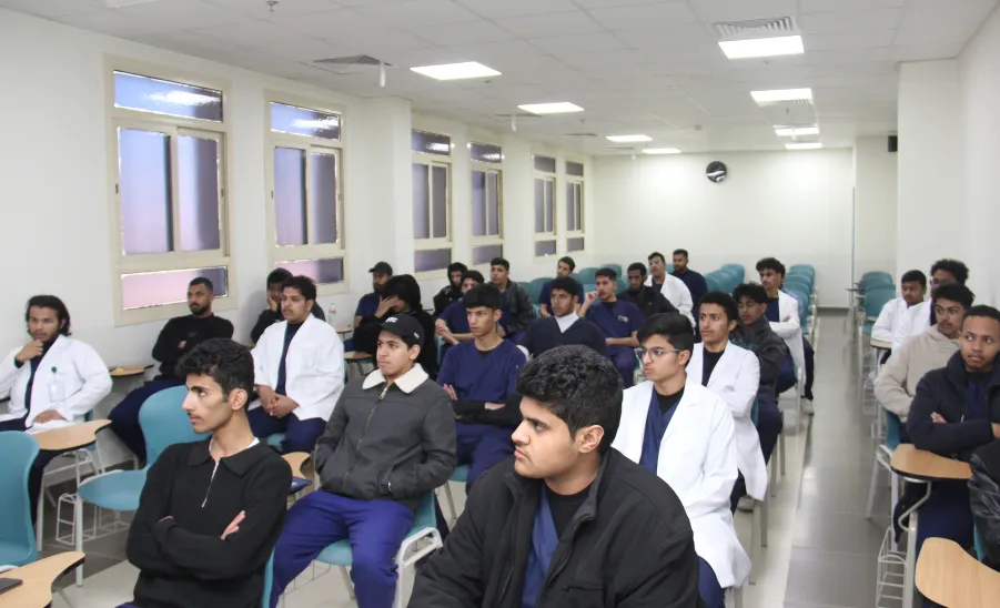 المشرف على السنة التحضيرية بكلية التمريض يلتقي بالطلاب - المشرف على السنة التحضيرية بكلية التمريض يلتقي بالطلاب
