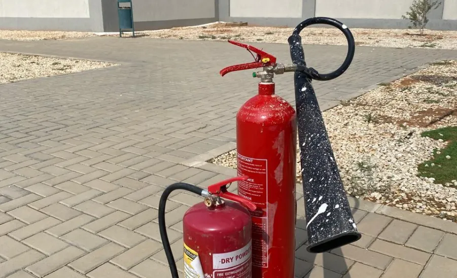 The Safety Department conducts a course on safety methods -  السلامة تُنفذ دورة تدريبية لكيفية التعامل مع وسائل السلامة و طرق الإخلاء