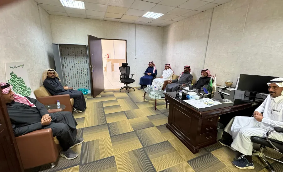 The Director of Housing Services visits the Housing Department in Zulfi -  1