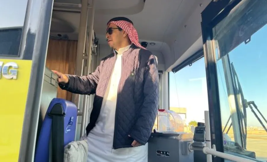 مدير الخدمات يقوم بزيارة تفقدية لعدد من مواقع النقل خلال إنطلاق الإختبارات الفصلية للمقررات الإلكترونية بالكليات  -  1
