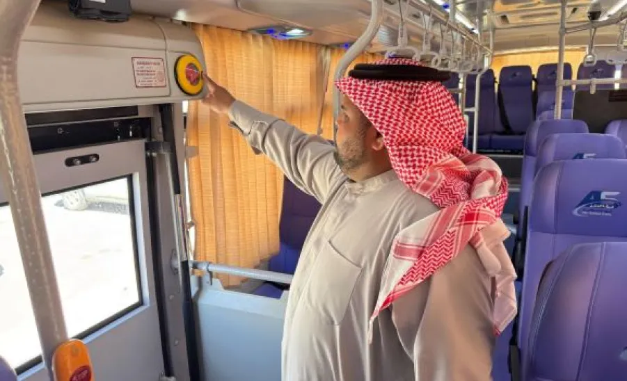 مدير الخدمات يقوم بزيارة تفقدية لعدد من مواقع النقل خلال إنطلاق الإختبارات الفصلية للمقررات الإلكترونية بالكليات  -  1
