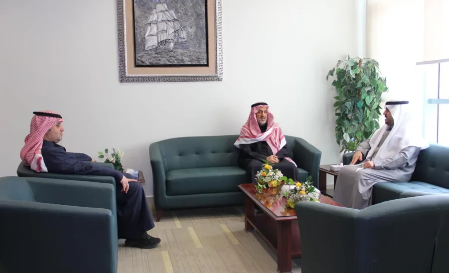 The Applied College dean honors former executive directors -  تكريم 