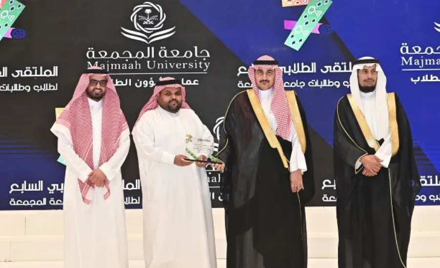رئيس الجامعة يكرم الإدارة العامة للخدمات  -  1