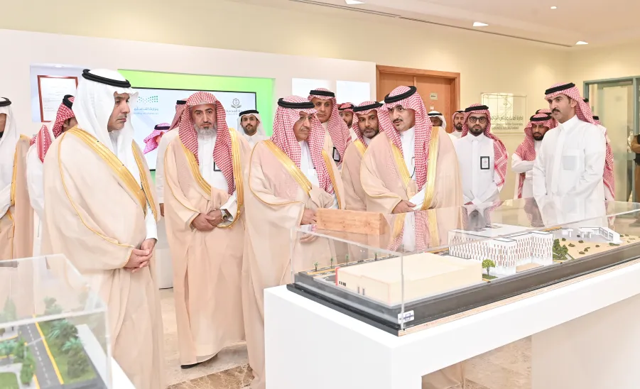 THE MINISTER OF EDUCATION, MR. YOUSEF AL-BENYAN VISITS MU - معالي وزير التعليم في رحاب #جامعة_المجمعة .