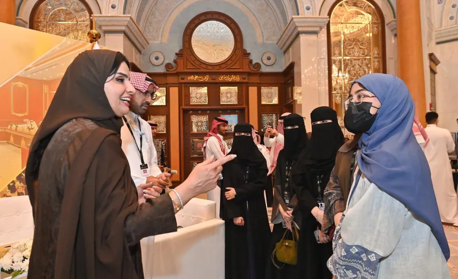 طلبة الجامعة في زيارة إلى المعرض الدولي للتعليم EDGEx2025 - 2